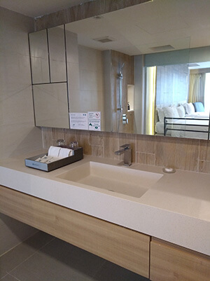 Phuket Graceland Resort ванная в Делюксе в основном корпусе, раковина