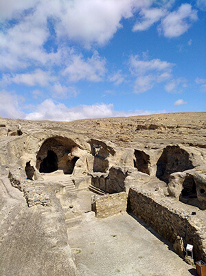 Грузия: древний пещерный город IV века Уплисцихе