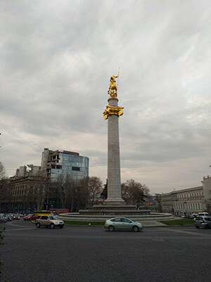 Грузия, Тбилиси, площадь Свободы, стелла Георгия Победоносца